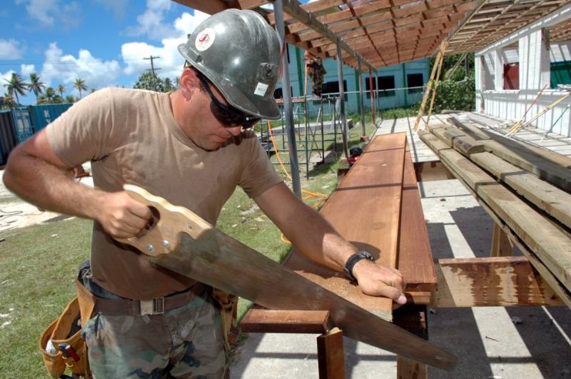 charpentier-ST BLAISE-min_worker_construction_building_carpenter_male_job_build_helmet-893290